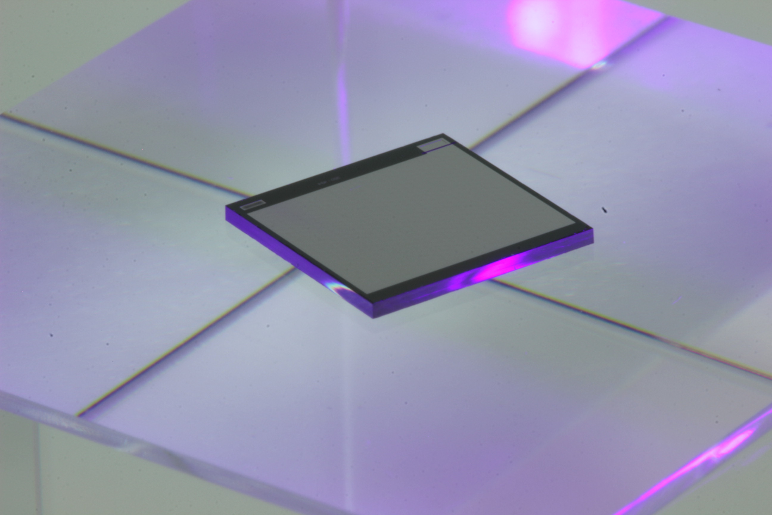Silizium-CMUT chip (10 x 10 mm²).