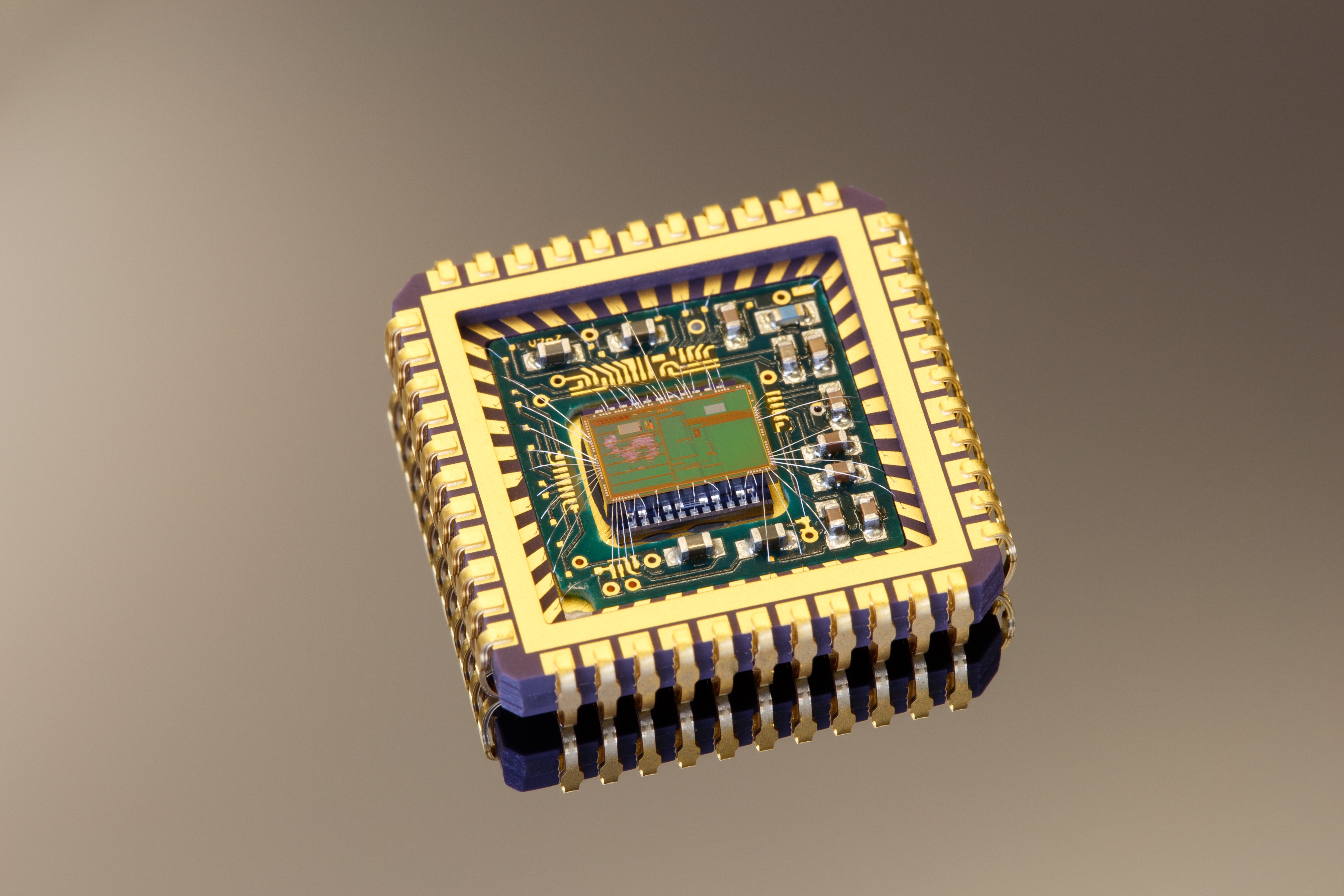 Im Gyrokompass verbautes MEMS-Gyroskop Im Gyrokompass verbautes MEMS-Gyroskop.