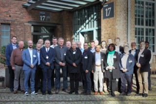 Ein historisches Treffen, das den Beginn einer außergewöhnlichen Partnerschaft darstellt: Der 1. FMD-Intel-Workshop zur heterogenen 3D-Integration für 2030+ am 28. Oktober 2022 in Berlin.