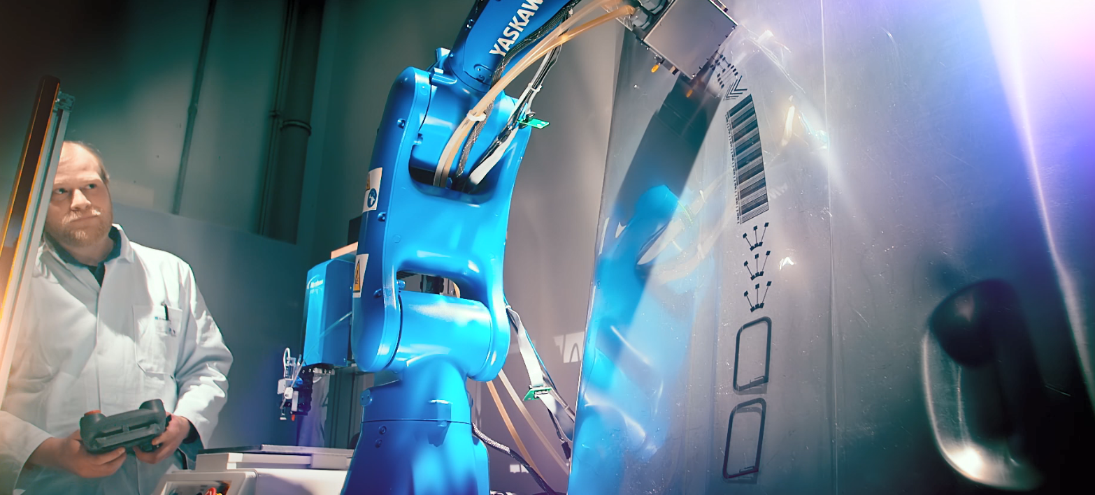 Roboter-gestütztes Inkjet-Drucken auf 3D-Bauteilen am Fraunhofer ENAS.