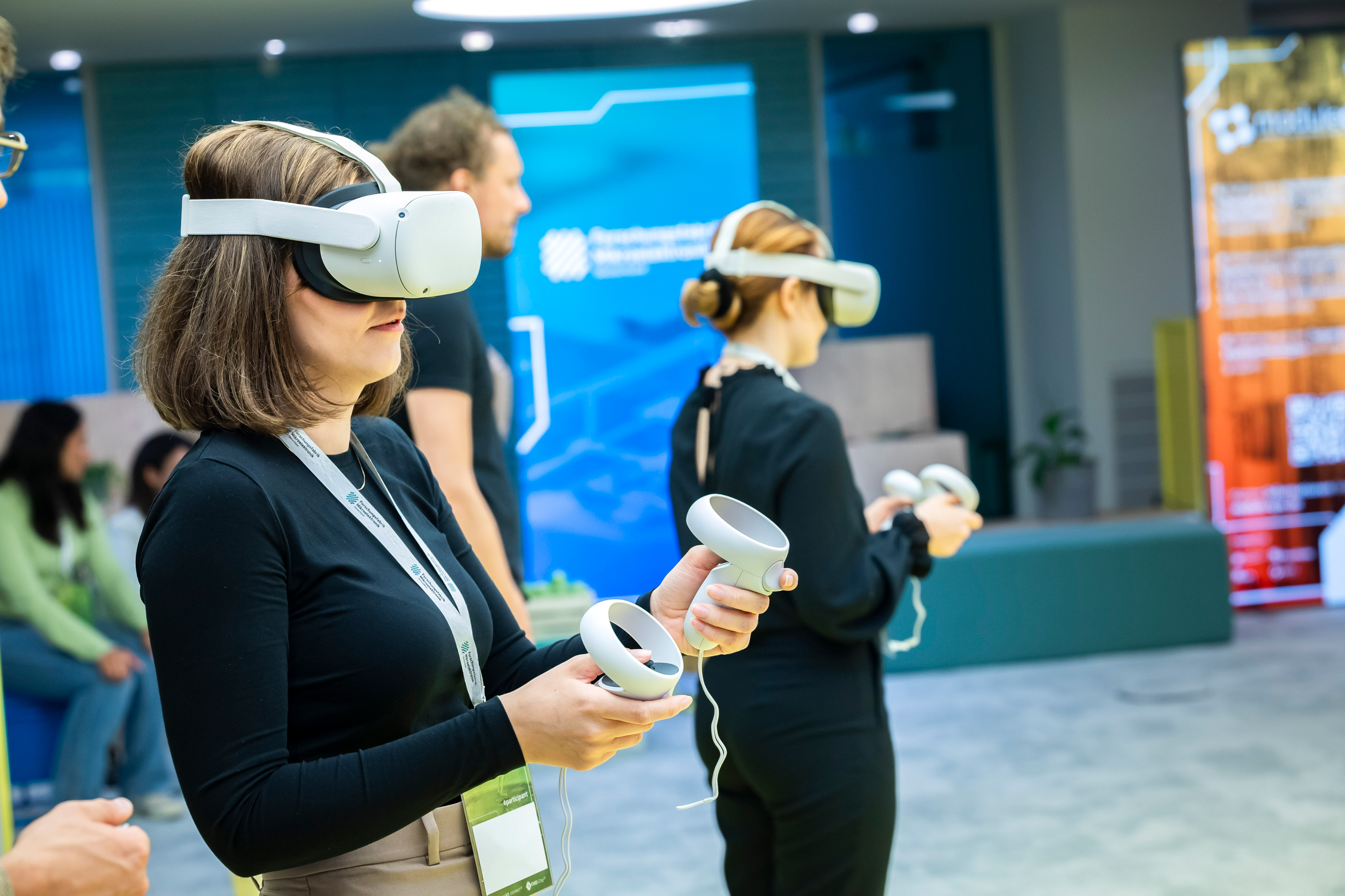 Lust auf einen virtuellen Einblick in die Welt der Mikroelektronik? An allen drei Kongresstagen haben Sie bei uns am Stand die Möglichkeit den FMD-Showroom via Virtual Reality zu erleben.