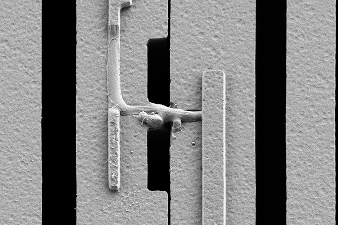 SEM photograph of the micro welding at the 1.5 g acceleration sensor.