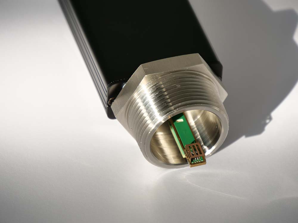 Detailed view onto the immersed part of the viscosity and density sensor. Detailed view onto the immersed part of the viscosity and density sensor.