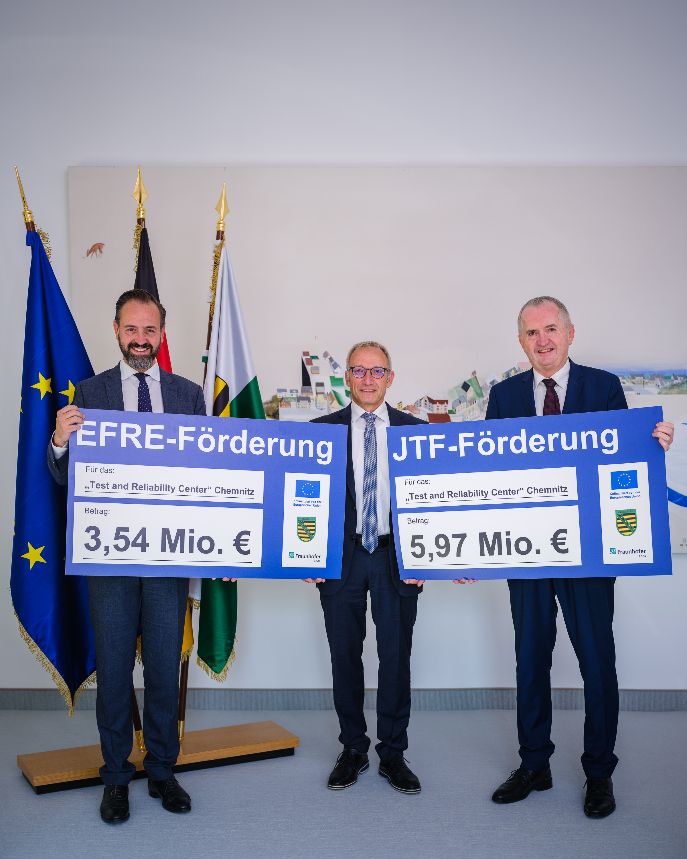 Übergabe Förderbescheid für TRC
